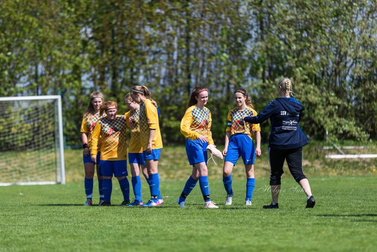 Bild 360 - B-Juniorinnen Bramstedter TS - SSV Hennstedt : Ergebnis: 3:7